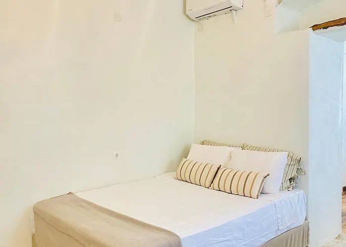Dinateli - Live Like A Local In Corfu * Kastellanoi (Agios Georgios (Corfu))